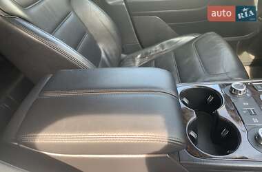 Внедорожник / Кроссовер Volkswagen Touareg 2011 в 