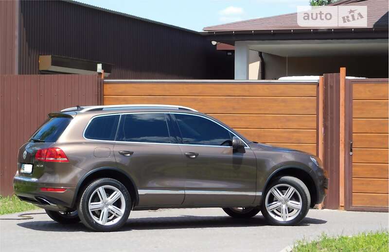 Внедорожник / Кроссовер Volkswagen Touareg 2012 в Днепре