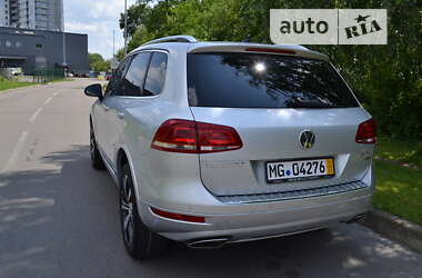 Внедорожник / Кроссовер Volkswagen Touareg 2013 в Киеве