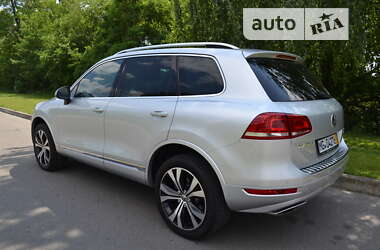 Внедорожник / Кроссовер Volkswagen Touareg 2013 в Киеве