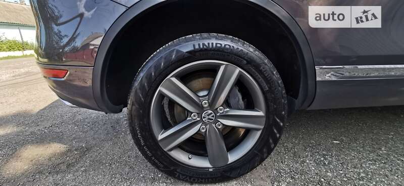 Внедорожник / Кроссовер Volkswagen Touareg 2012 в Днепре