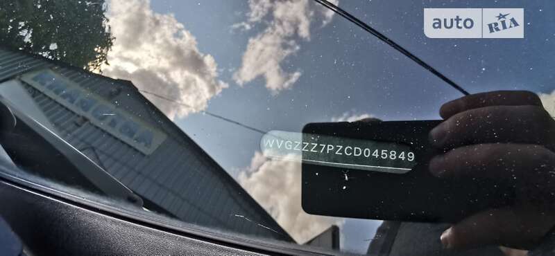 Внедорожник / Кроссовер Volkswagen Touareg 2012 в Днепре