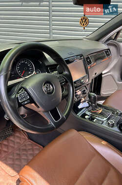 Внедорожник / Кроссовер Volkswagen Touareg 2013 в 