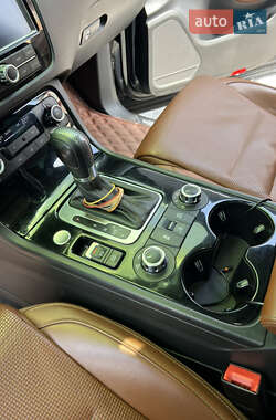 Внедорожник / Кроссовер Volkswagen Touareg 2013 в 