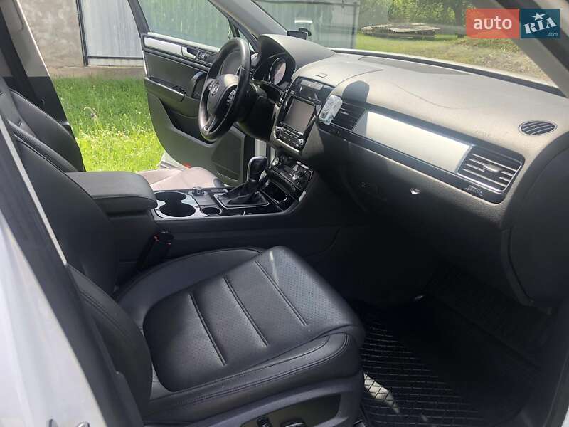 Внедорожник / Кроссовер Volkswagen Touareg 2013 в Коломые
