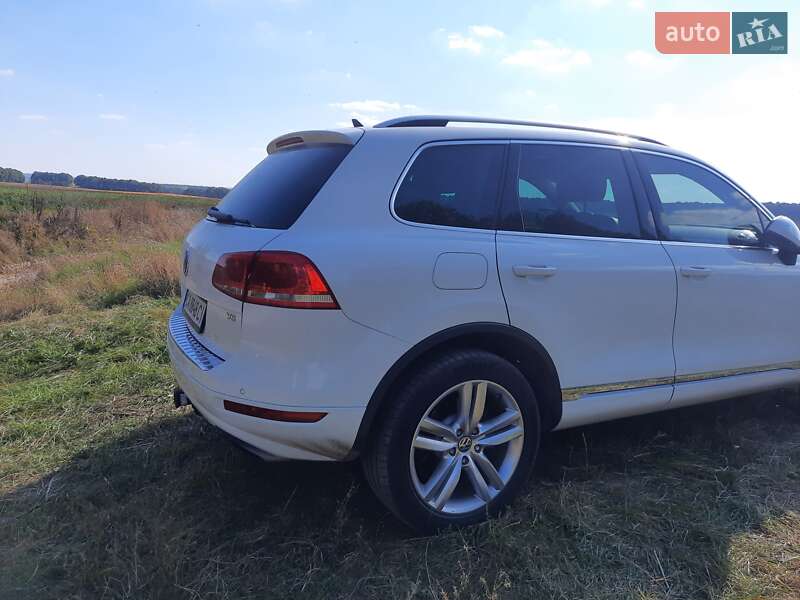 Внедорожник / Кроссовер Volkswagen Touareg 2012 в Умани