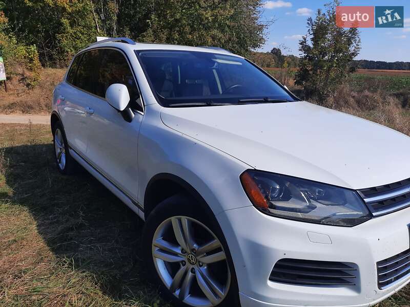 Внедорожник / Кроссовер Volkswagen Touareg 2012 в Умани