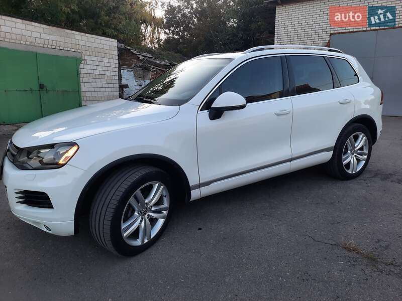 Внедорожник / Кроссовер Volkswagen Touareg 2012 в Умани