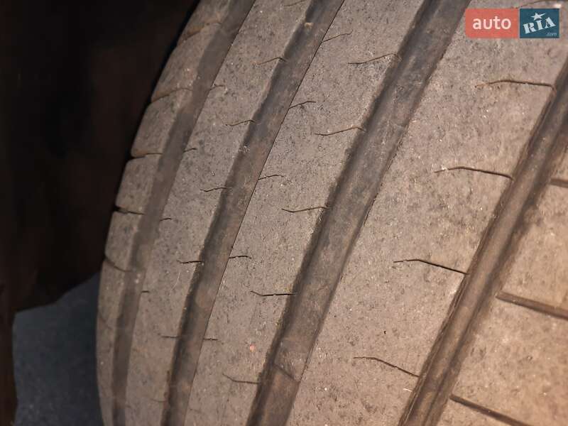 Внедорожник / Кроссовер Volkswagen Touareg 2012 в Умани