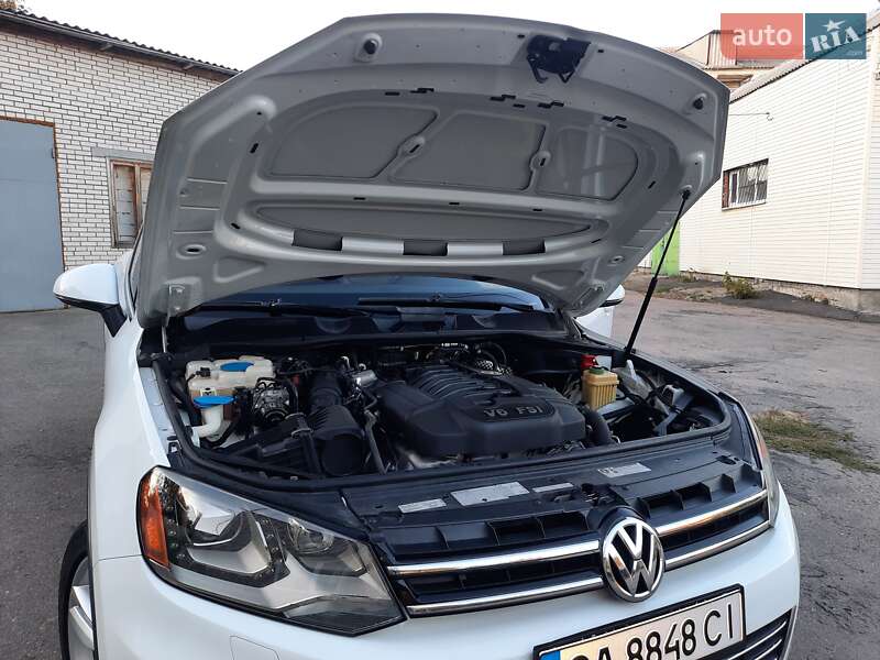 Внедорожник / Кроссовер Volkswagen Touareg 2012 в Умани