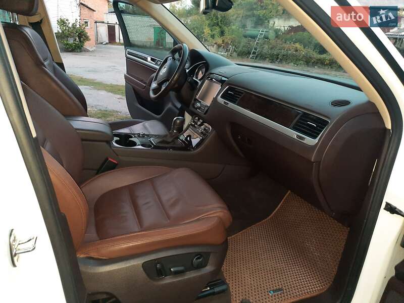 Внедорожник / Кроссовер Volkswagen Touareg 2012 в Умани