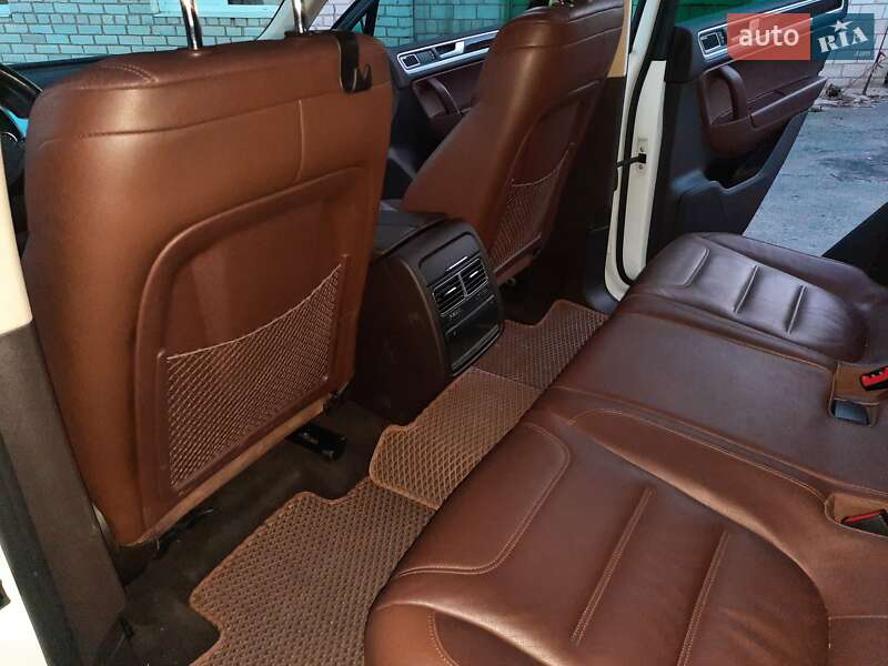 Внедорожник / Кроссовер Volkswagen Touareg 2012 в Умани