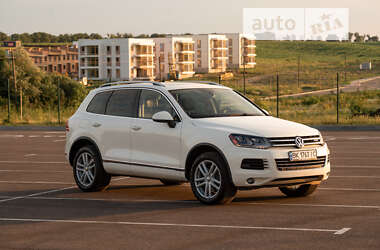 Внедорожник / Кроссовер Volkswagen Touareg 2011 в Ровно