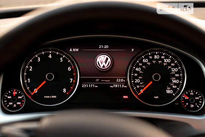 Внедорожник / Кроссовер Volkswagen Touareg 2011 в Ровно