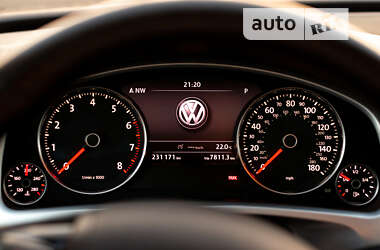 Внедорожник / Кроссовер Volkswagen Touareg 2011 в Ровно