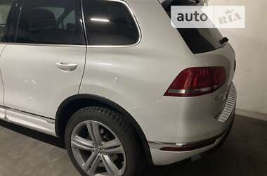 Внедорожник / Кроссовер Volkswagen Touareg 2015 в 