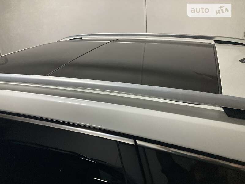 Позашляховик / Кросовер Volkswagen Touareg 2015 в Києві