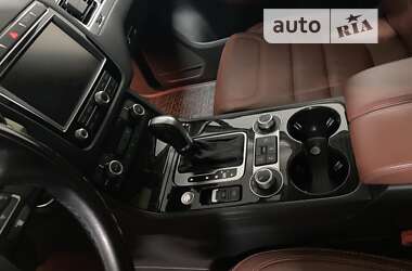 Внедорожник / Кроссовер Volkswagen Touareg 2015 в 