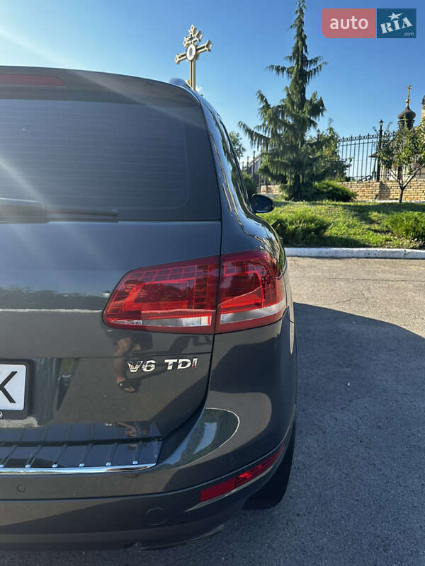 Внедорожник / Кроссовер Volkswagen Touareg 2014 в Константиновке