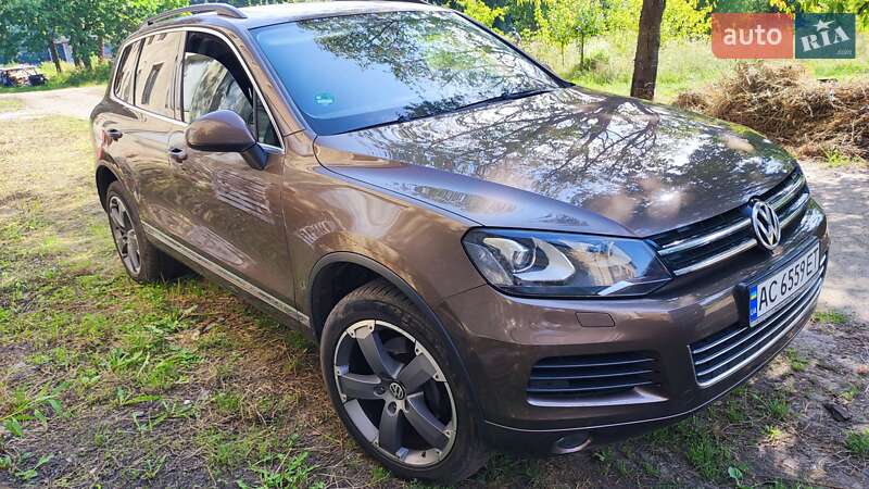 Внедорожник / Кроссовер Volkswagen Touareg 2011 в Луцке