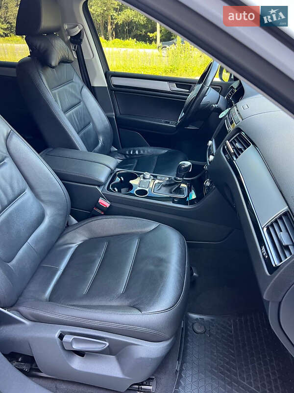 Позашляховик / Кросовер Volkswagen Touareg 2015 в Новояворівську