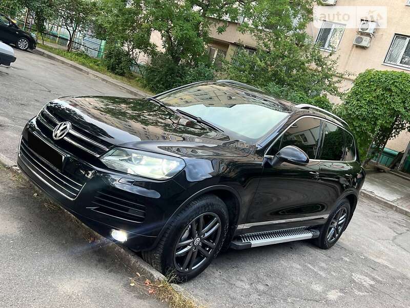 Позашляховик / Кросовер Volkswagen Touareg 2011 в Запоріжжі