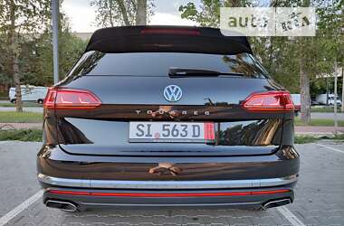 Внедорожник / Кроссовер Volkswagen Touareg 2018 в 