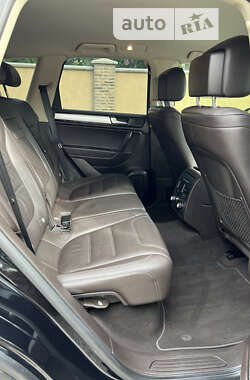 Внедорожник / Кроссовер Volkswagen Touareg 2013 в 