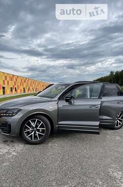 Внедорожник / Кроссовер Volkswagen Touareg 2020 в Киеве