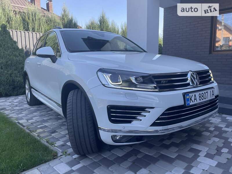 Внедорожник / Кроссовер Volkswagen Touareg 2015 в Борисполе