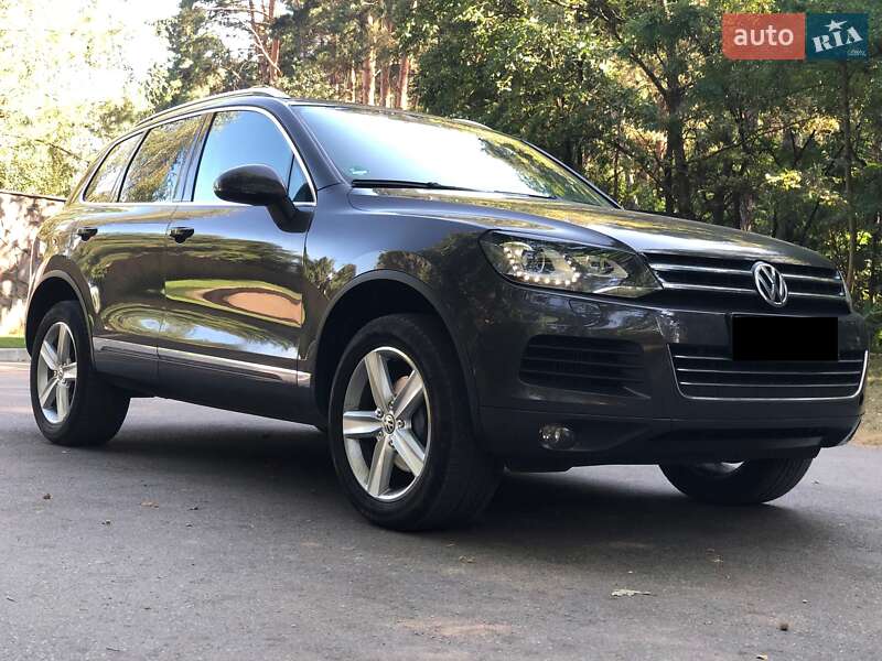 Внедорожник / Кроссовер Volkswagen Touareg 2012 в Киеве