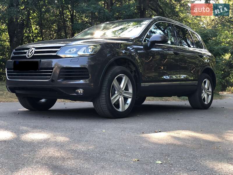 Внедорожник / Кроссовер Volkswagen Touareg 2012 в Киеве