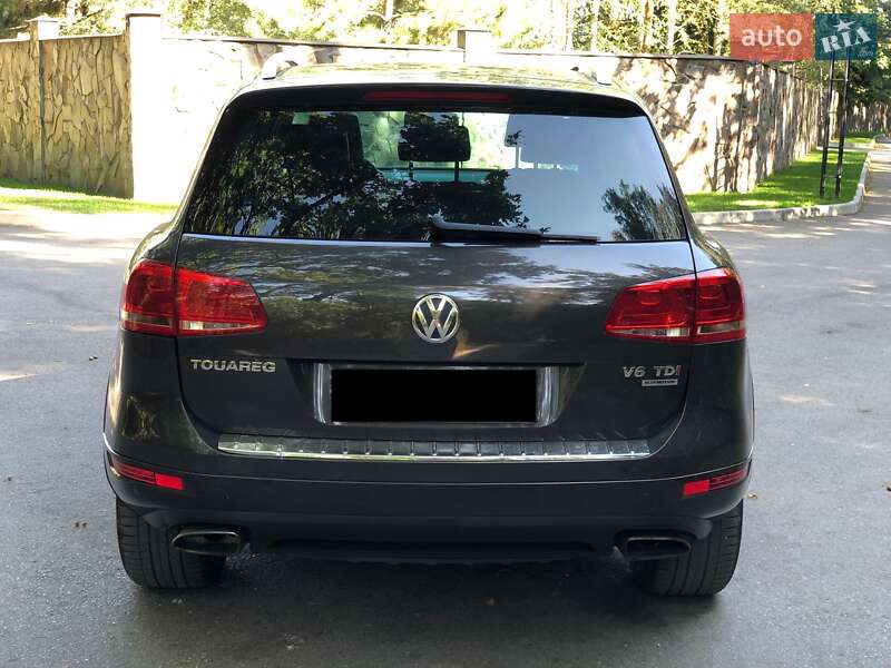 Внедорожник / Кроссовер Volkswagen Touareg 2012 в Киеве