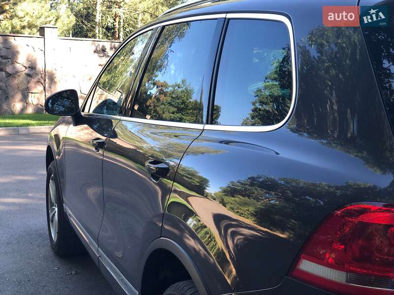 Внедорожник / Кроссовер Volkswagen Touareg 2012 в Киеве