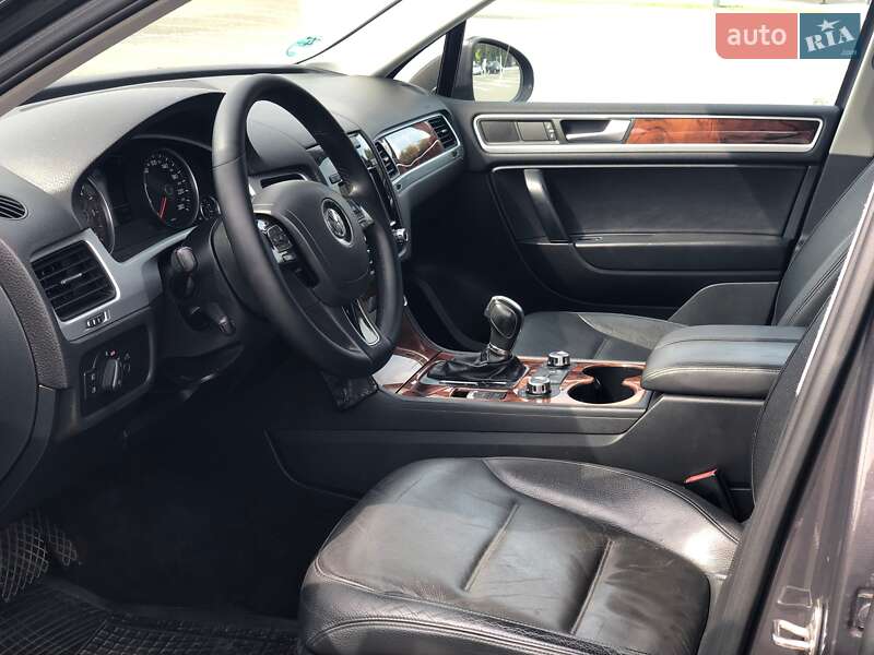 Внедорожник / Кроссовер Volkswagen Touareg 2011 в Броварах