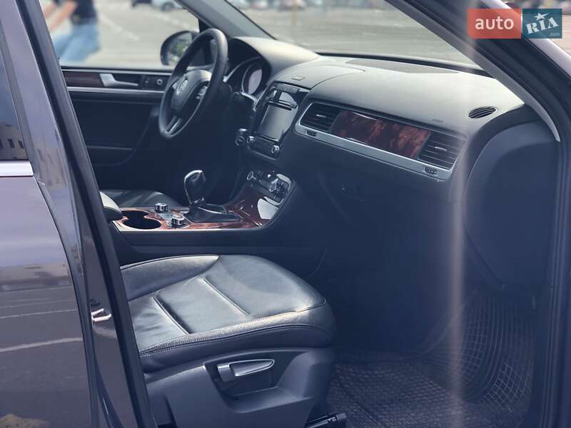 Внедорожник / Кроссовер Volkswagen Touareg 2011 в Броварах