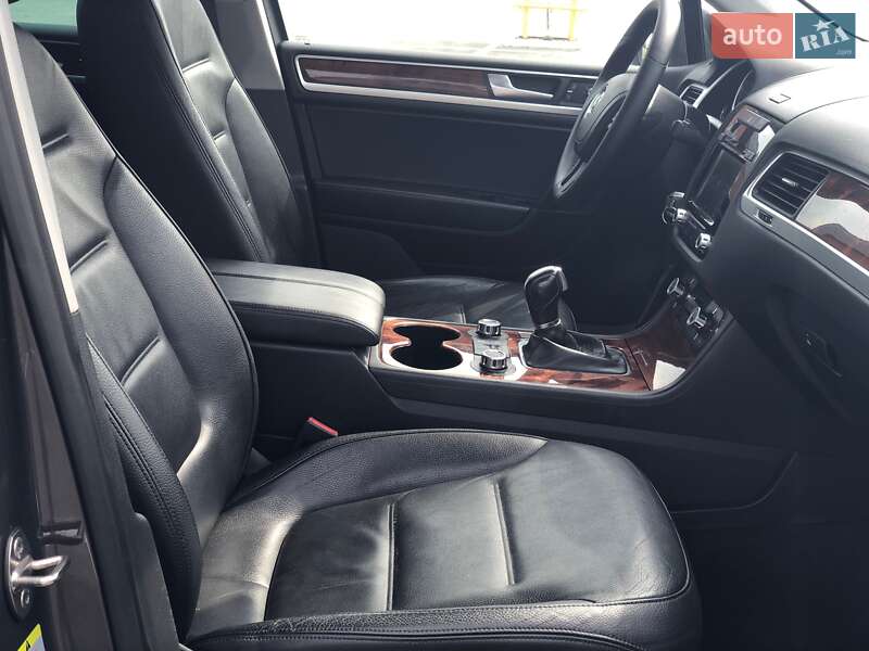 Внедорожник / Кроссовер Volkswagen Touareg 2011 в Броварах