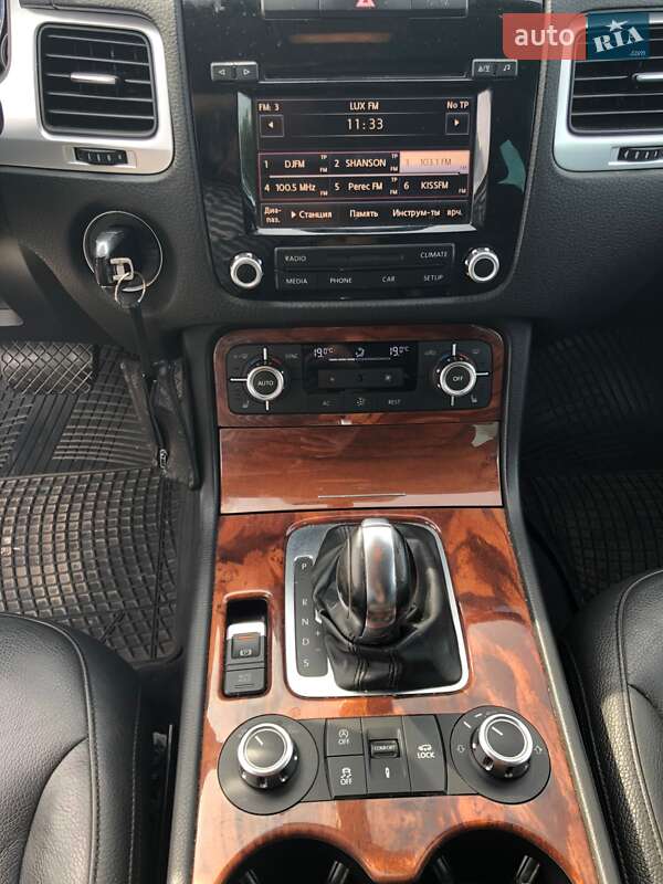 Внедорожник / Кроссовер Volkswagen Touareg 2011 в Броварах