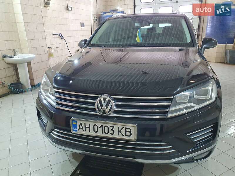 Внедорожник / Кроссовер Volkswagen Touareg 2014 в Краматорске