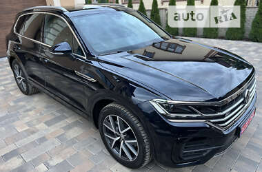 Внедорожник / Кроссовер Volkswagen Touareg 2018 в 