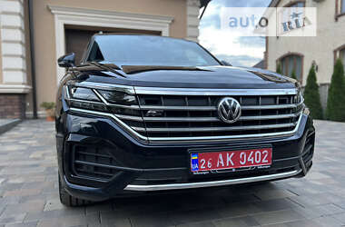 Внедорожник / Кроссовер Volkswagen Touareg 2018 в 
