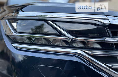 Внедорожник / Кроссовер Volkswagen Touareg 2018 в 