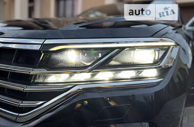 Внедорожник / Кроссовер Volkswagen Touareg 2018 в 