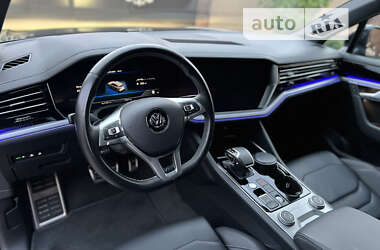 Внедорожник / Кроссовер Volkswagen Touareg 2018 в 