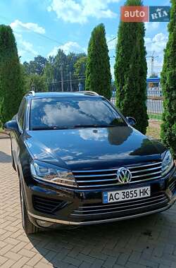 Внедорожник / Кроссовер Volkswagen Touareg 2014 в Луцке