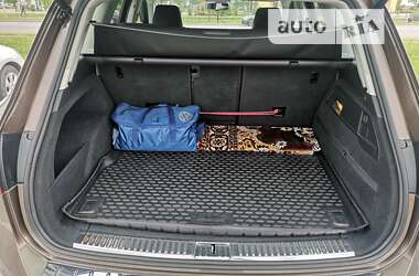 Внедорожник / Кроссовер Volkswagen Touareg 2013 в 