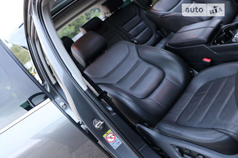 Позашляховик / Кросовер Volkswagen Touareg 2012 в Трускавці