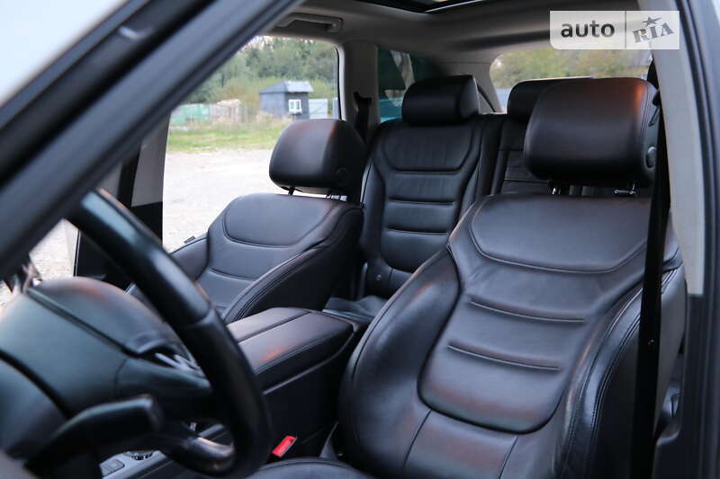 Позашляховик / Кросовер Volkswagen Touareg 2012 в Трускавці