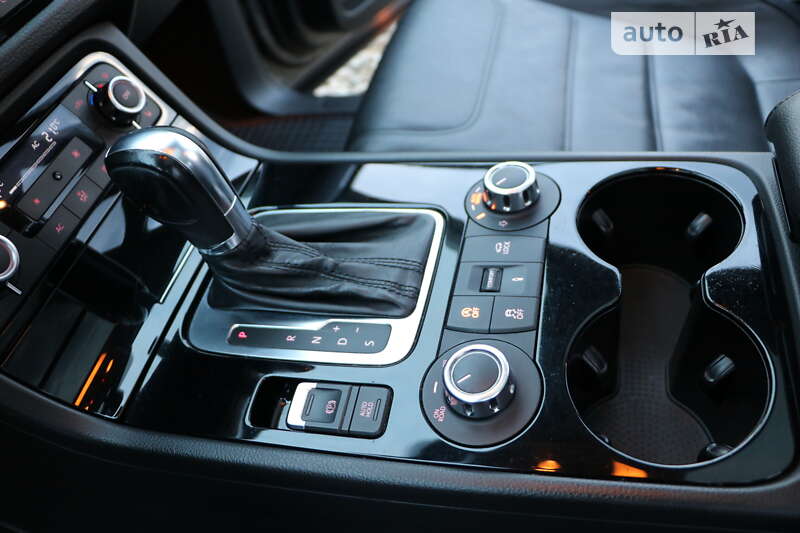 Позашляховик / Кросовер Volkswagen Touareg 2012 в Трускавці