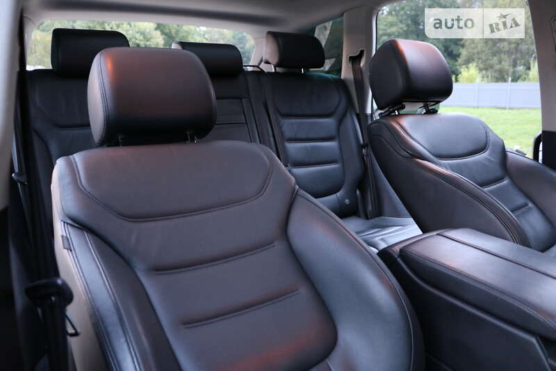 Позашляховик / Кросовер Volkswagen Touareg 2012 в Трускавці